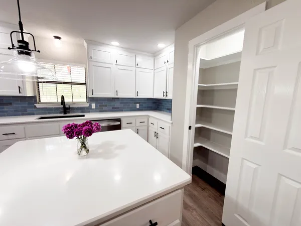 Campbell Kitchen view 13